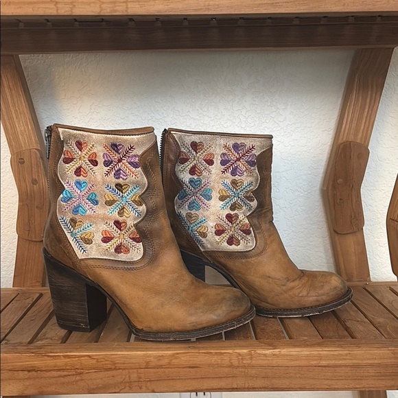 Rare Freebird DISCO Light Tan Embroidered Tan Ankle Boots Size 8 - Picture 1 of 7